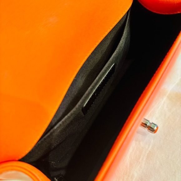 Chanel Le Boy in orange patent leather - Picture 5 of 10